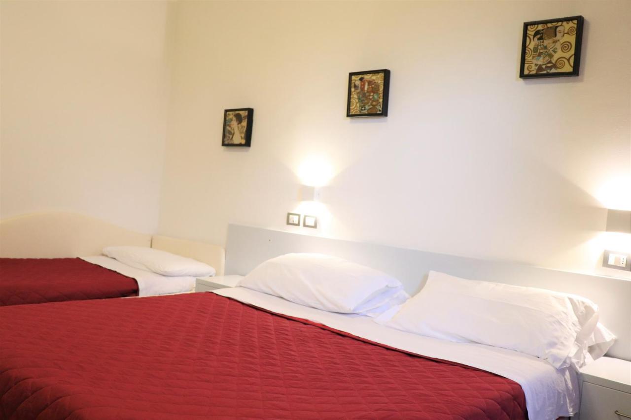 Hotel Morolli Ріміні Екстер'єр фото
