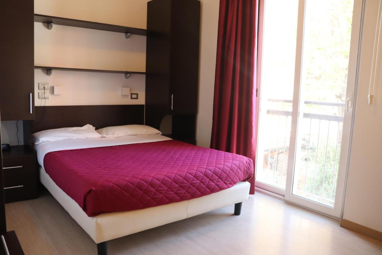 Hotel Morolli Ріміні Екстер'єр фото