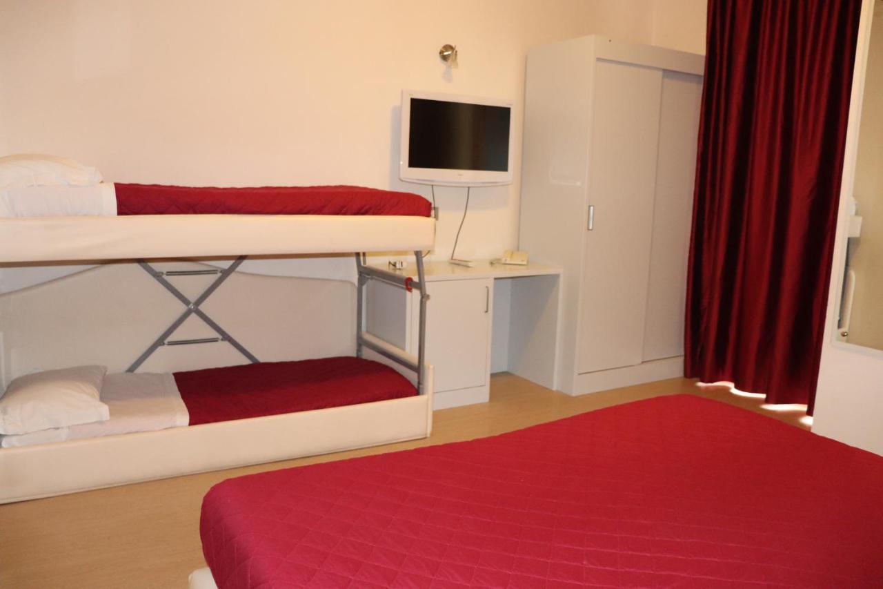 Hotel Morolli Ріміні Екстер'єр фото