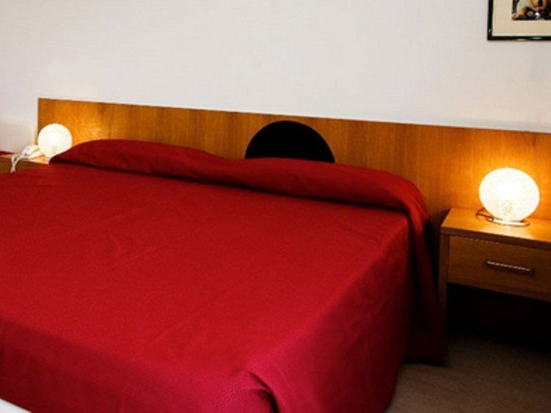 Hotel Morolli Ріміні Екстер'єр фото