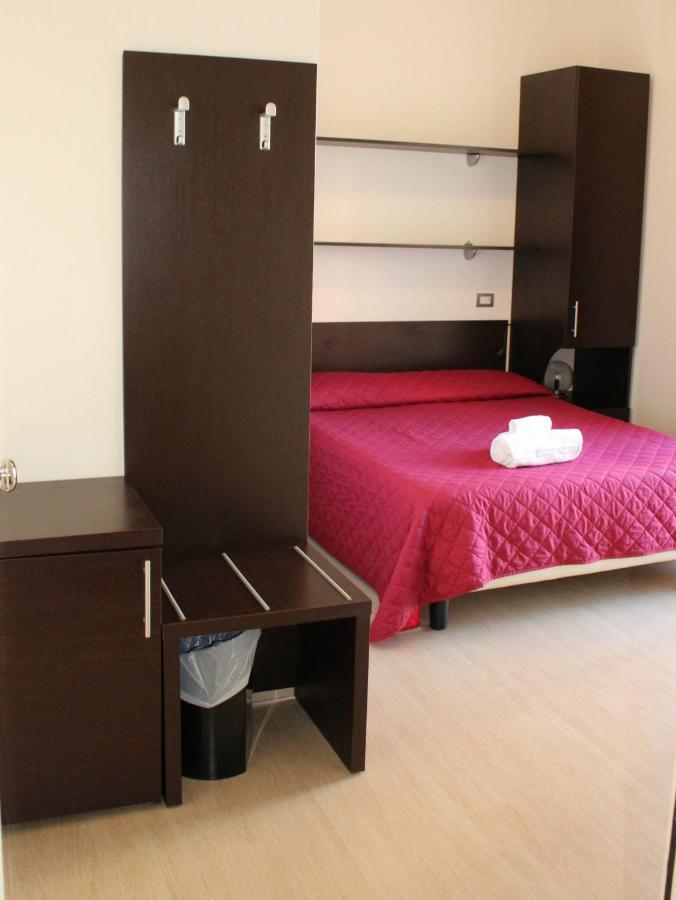 Hotel Morolli Ріміні Екстер'єр фото