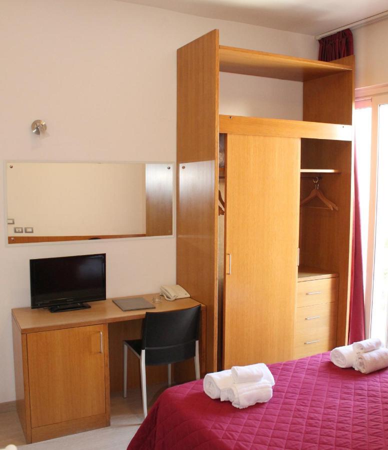 Hotel Morolli Ріміні Екстер'єр фото
