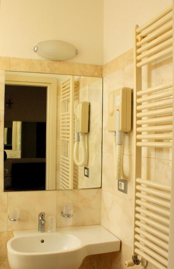 Hotel Morolli Ріміні Екстер'єр фото
