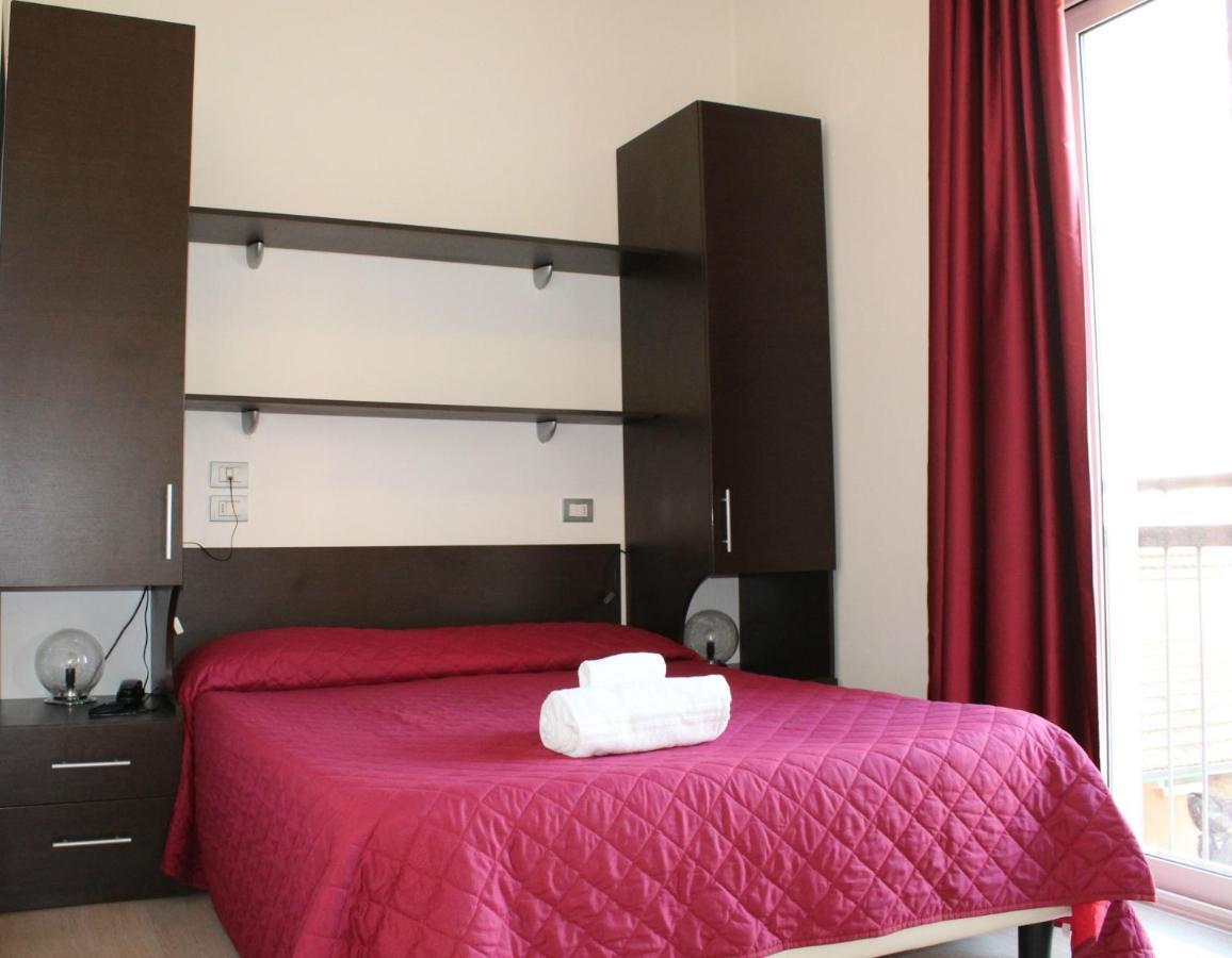 Hotel Morolli Ріміні Екстер'єр фото